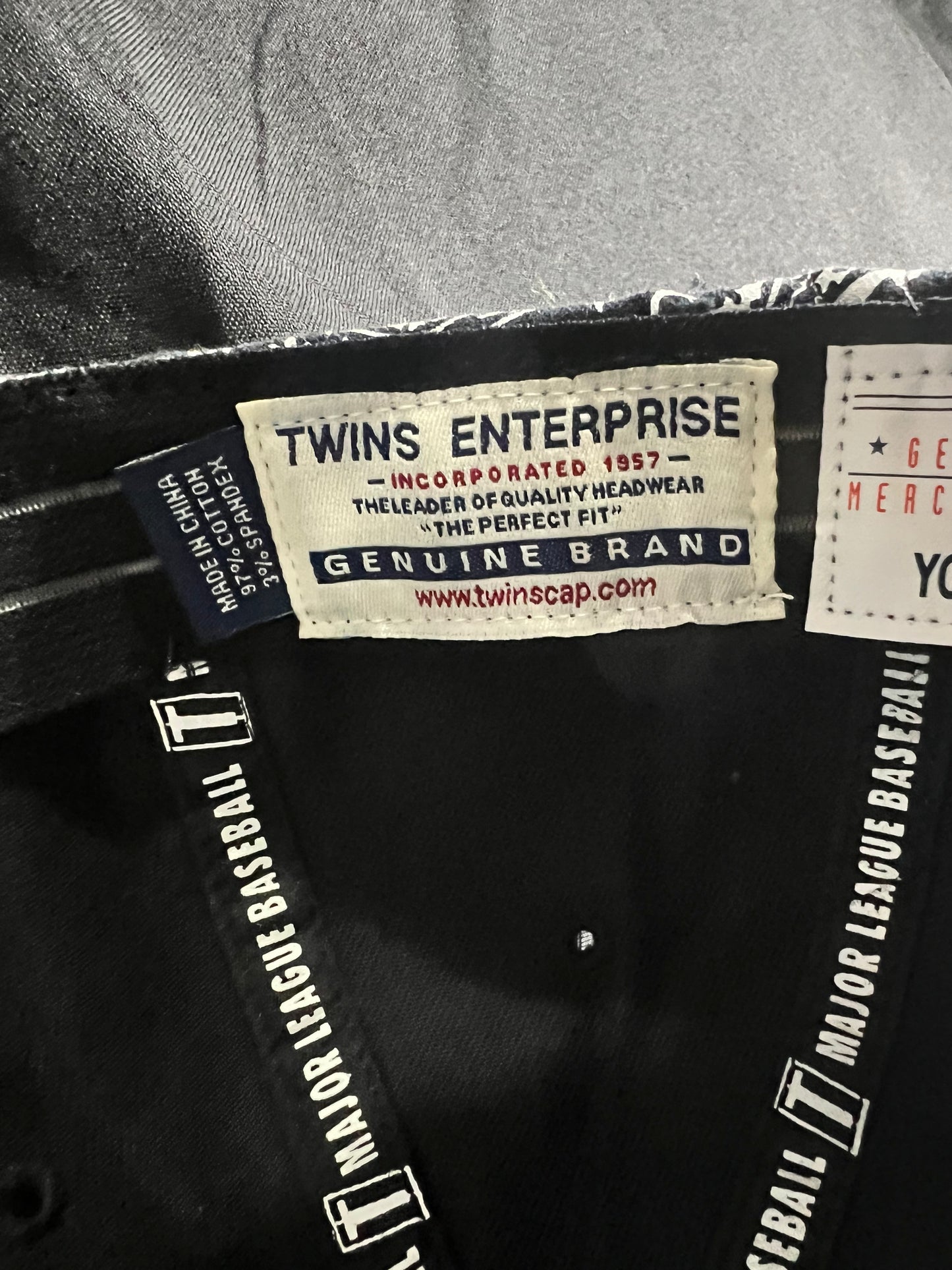 Los Angeles Dodgers MLB
Bandana Printed Stretch Fitted Hat Youth Size Run