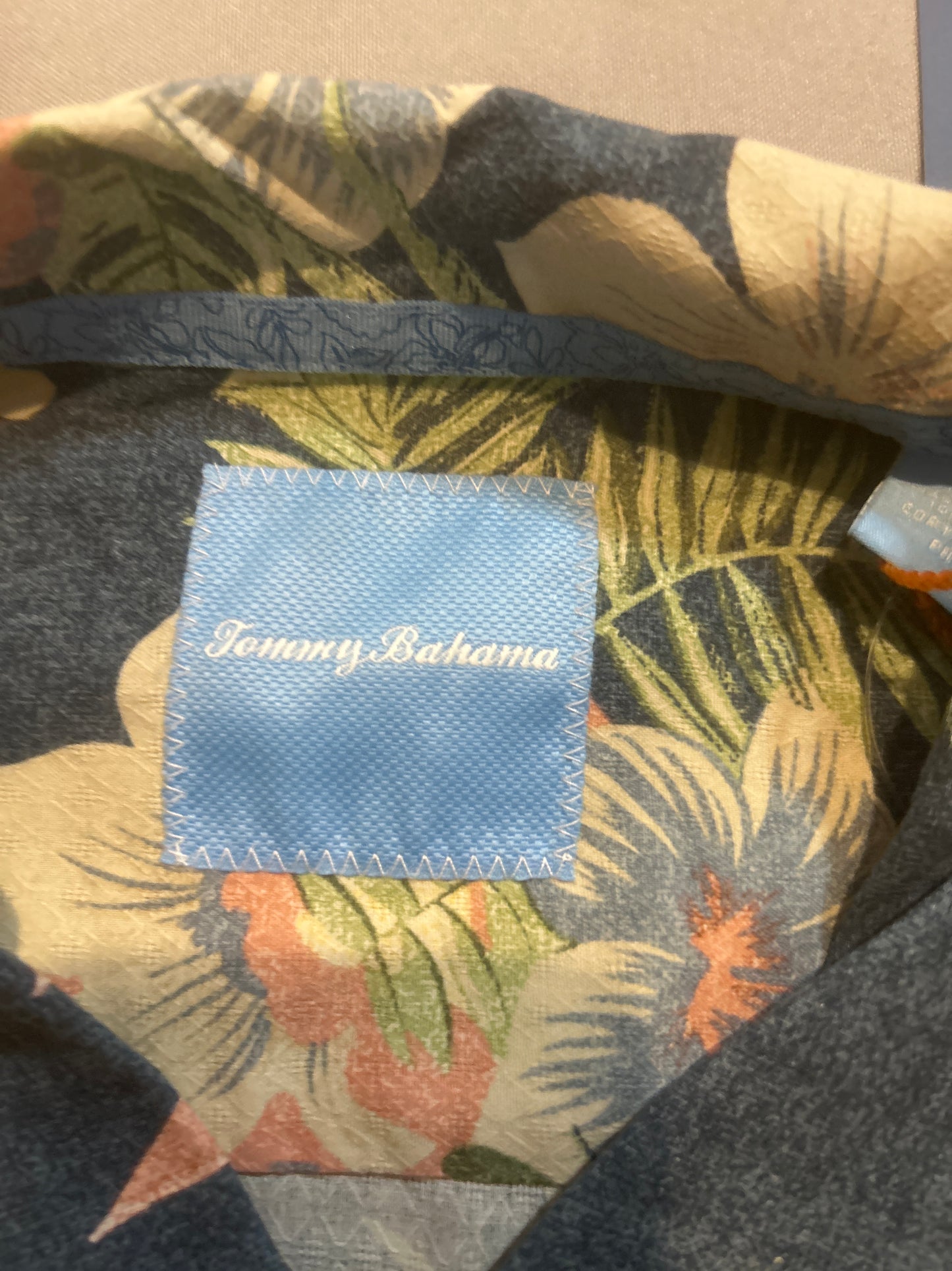 USC Trojans Tommy Bahama Silk Button-Up Floral Hawaiian Original Fit Men Polo Guayabera