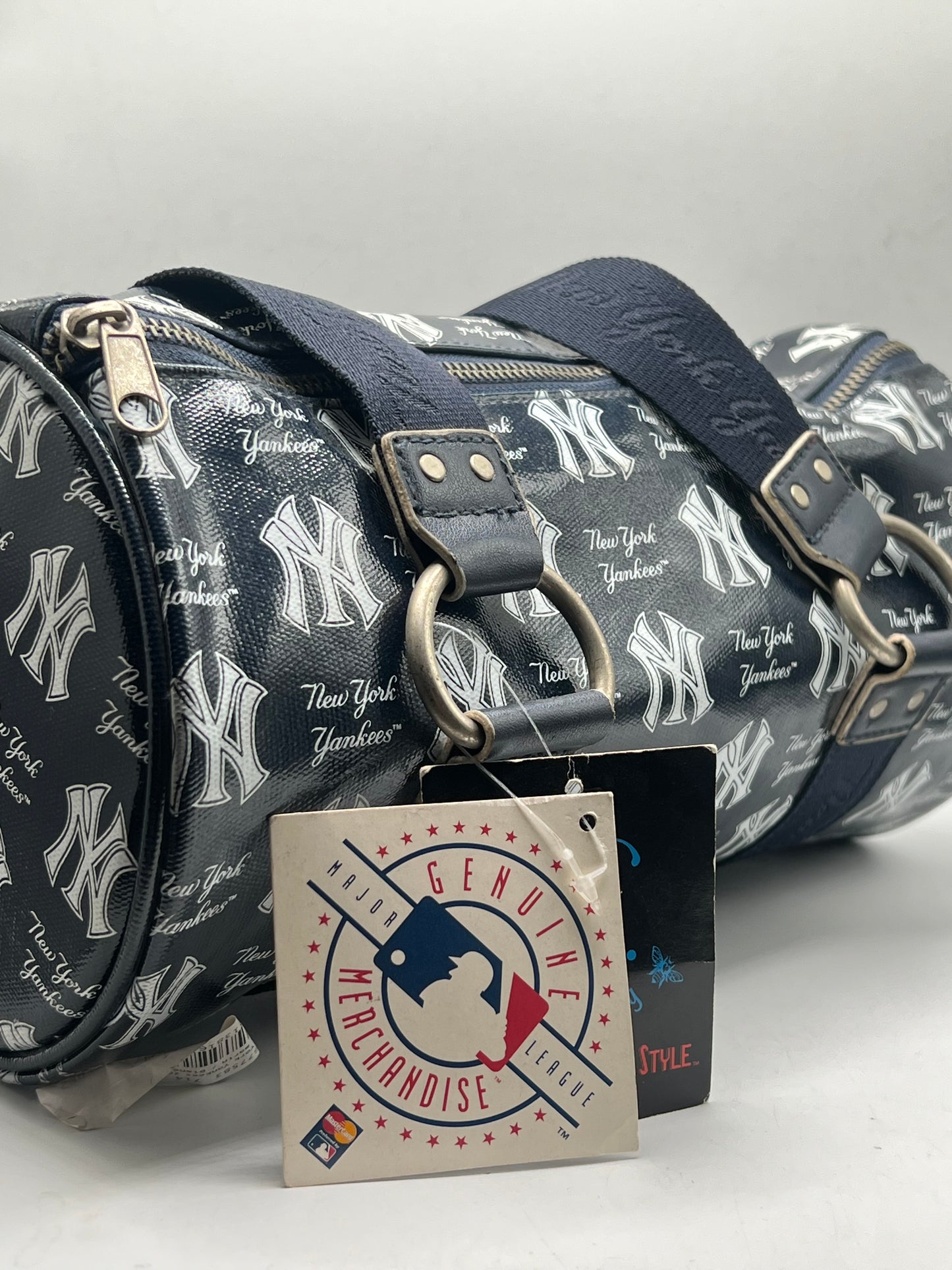 New York Yankees MLB Genuine Merchandise Round Cylinder Handbag