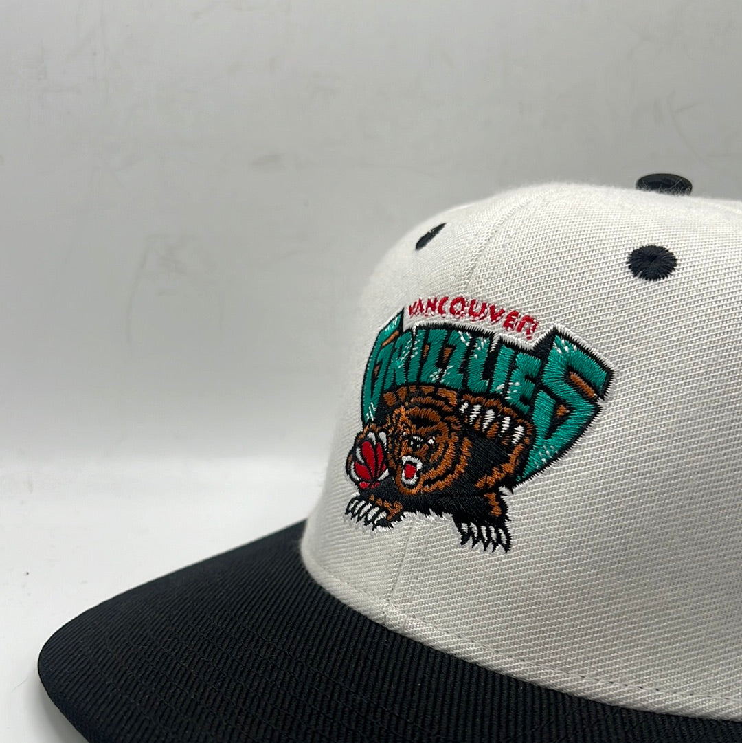 Vintage Vancouver Grizzlies NBA Adidas Hardwood Classic White/Black Snapback Hat