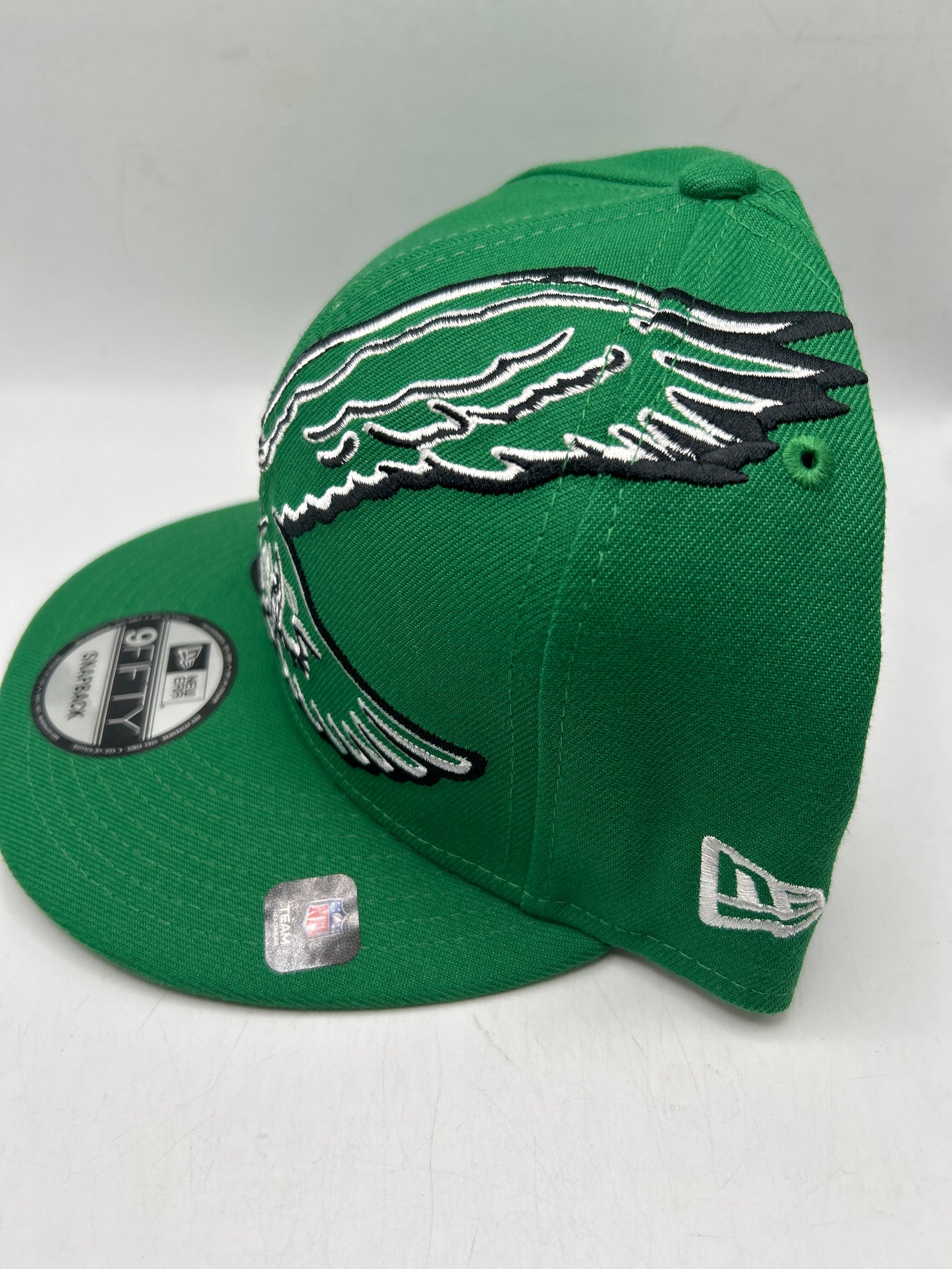 Philadelphia Eagles NFL New Era 59Fifty Oversized Logo Snapback