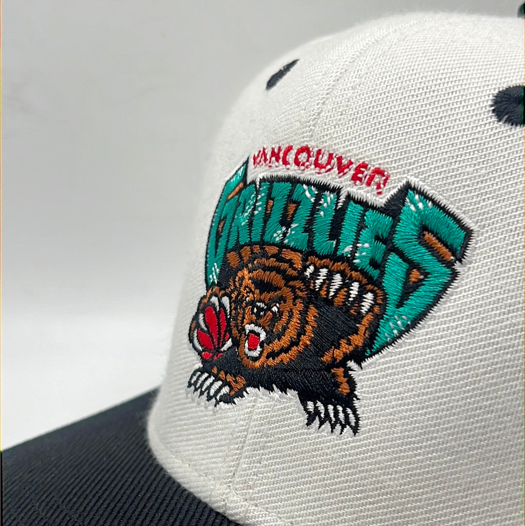 Vintage Vancouver Grizzlies NBA Adidas Hardwood Classic White/Black Snapback Hat