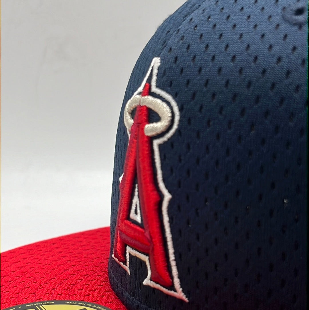 Los Angeles Angels MLB New Era 59Fifty World Series 2002 Side Patch Fitted Hat