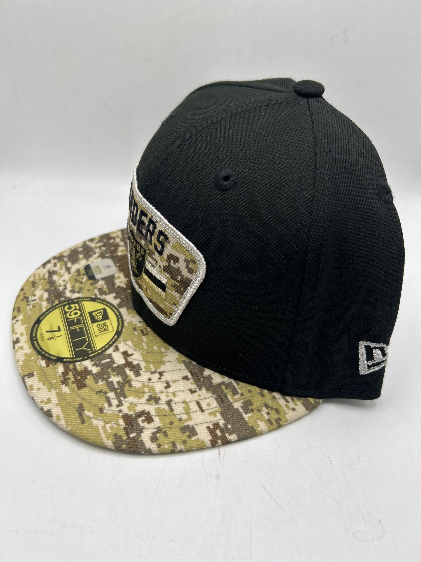 Las Vegas Raiders NFL New Era 59Fifty Salute to Serve Fitted Hat