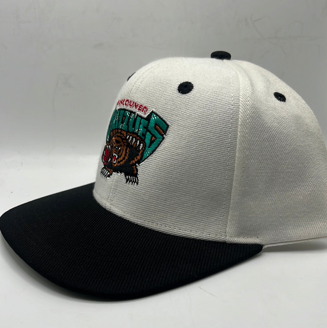 Vintage Vancouver Grizzlies NBA Adidas Hardwood Classic White/Black Snapback Hat