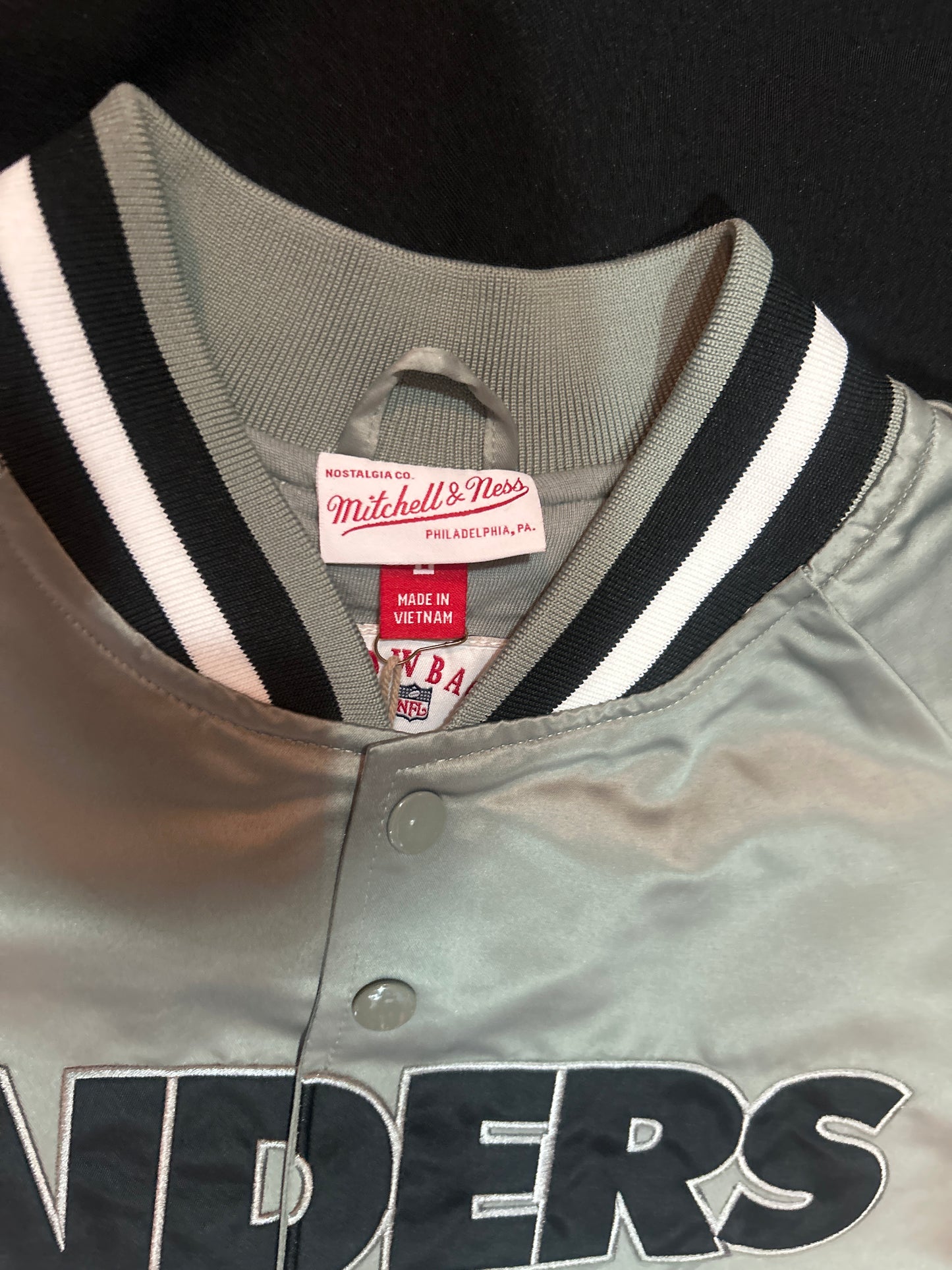 Las Vegas Raiders NFL Mitchell & Ness Throwback Double Clutch Men Satin Jacket