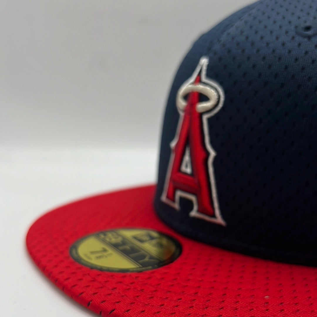 Los Angeles Angels MLB New Era 59Fifty World Series 2002 Side Patch Fitted Hat