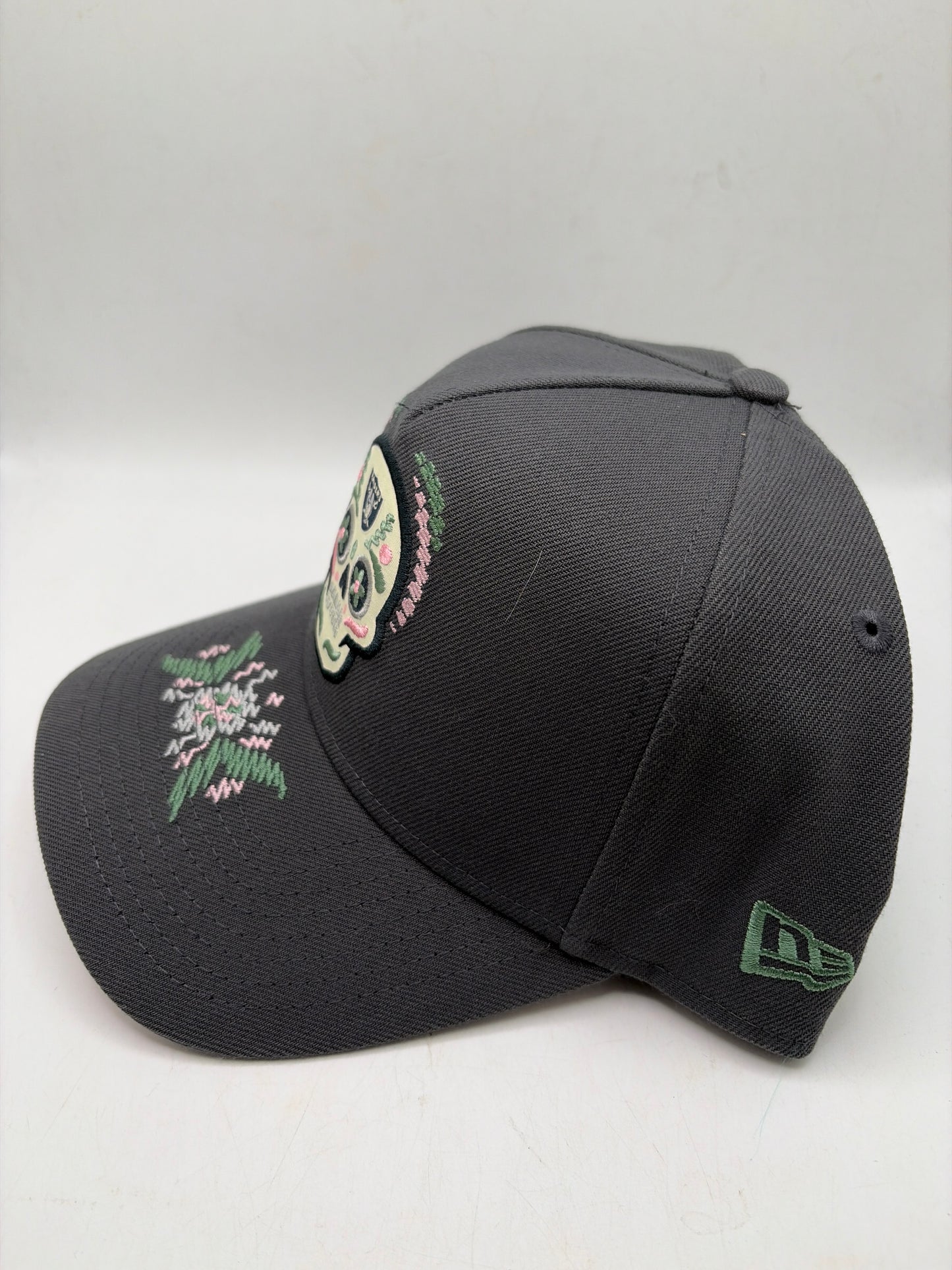 Las Vegas Raiders NFL New Era 9Forty Adjustable A-Frame Day Of the Dead Hat