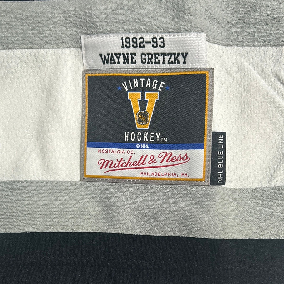 Los Angeles Kings NHL Mitchell and Ness Nostalgia Co #99 Gretzky Captain Patch 1992/1993 Blue Line Collection Men Vintage Jersey - Black