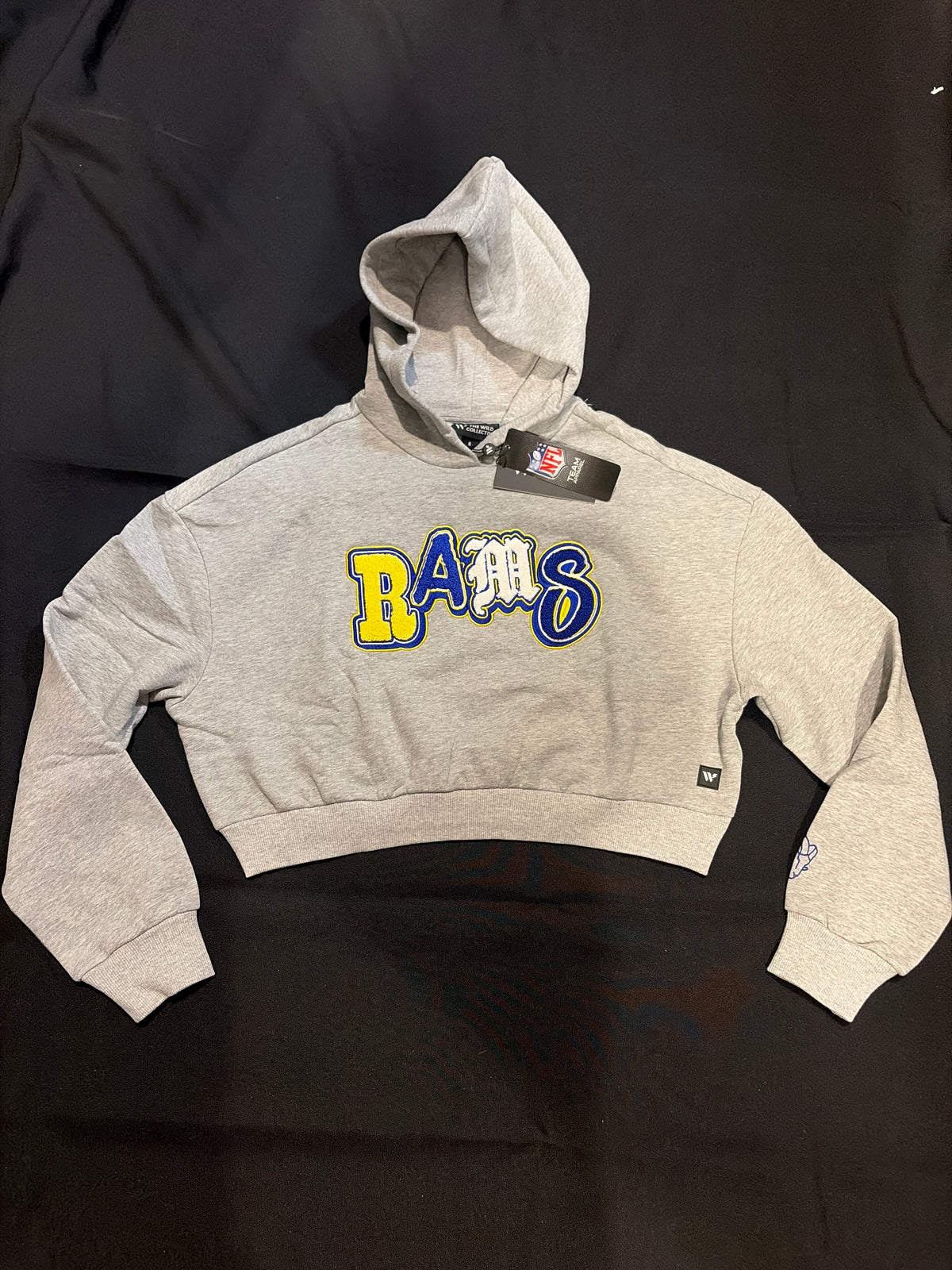 LOS ANGELES RAMS NFL THE WILD COLLECTIVE WOMEN CROP HOODIE
