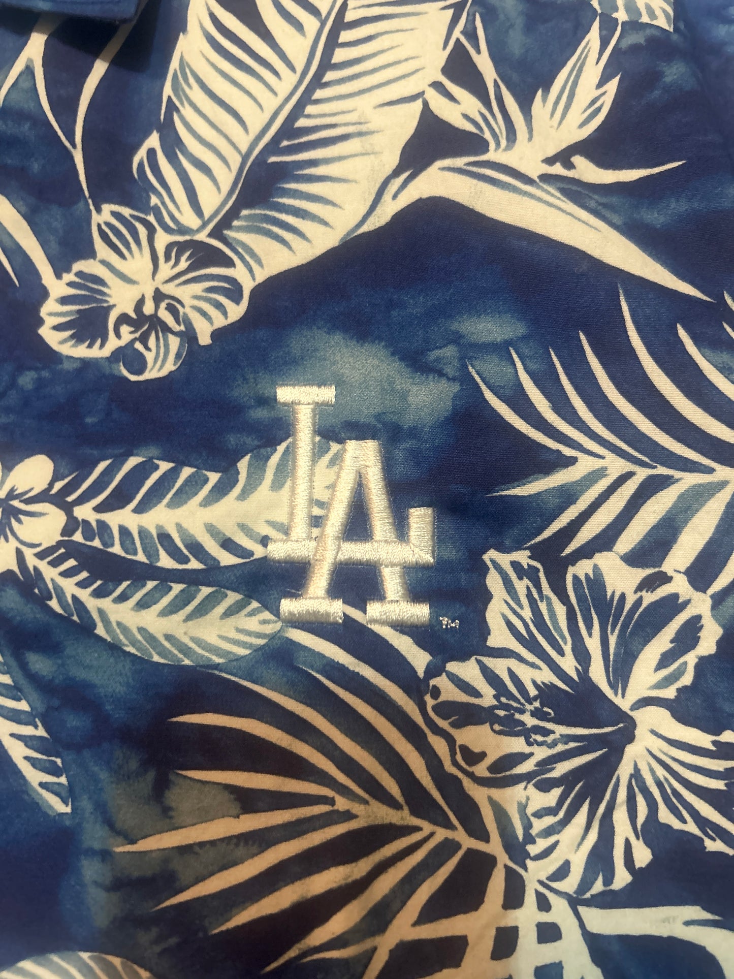 Los Angeles Dodgers MLB Tommy Bahama Genuine Merchandise Luminescent Camp Shirt BL