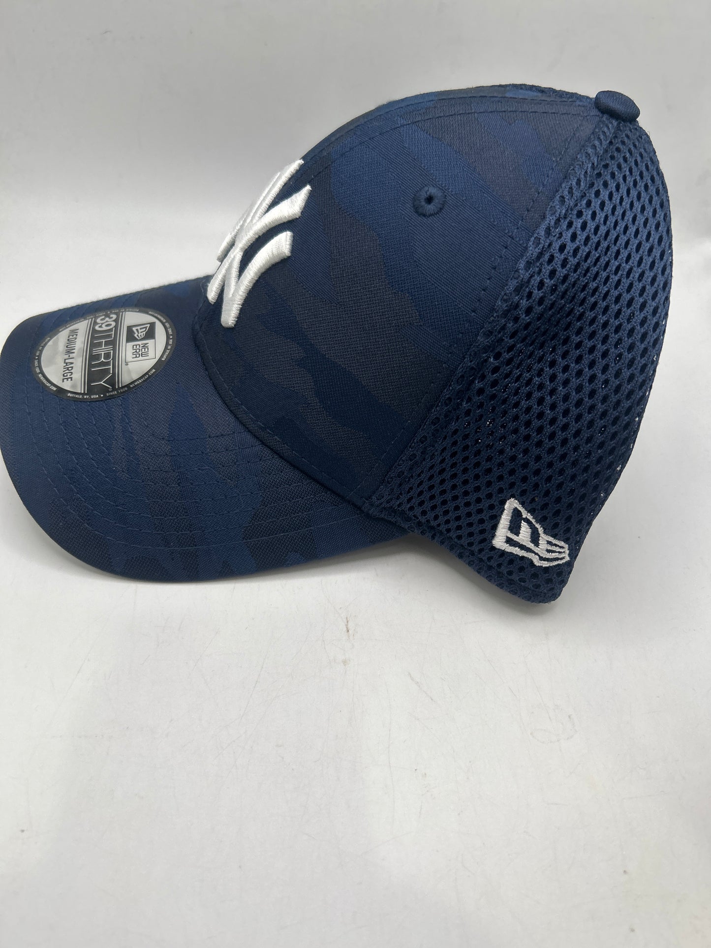 New York Yankees MLB New Era Genuine Merchandise 39Thirty Camo Flax-Fit Trucker Hat