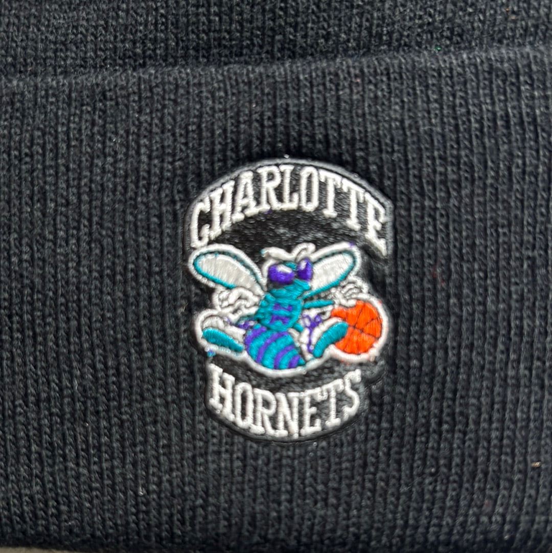 VINTAGE CHARLOTTE HORNETS NBA KNIT BEANIE