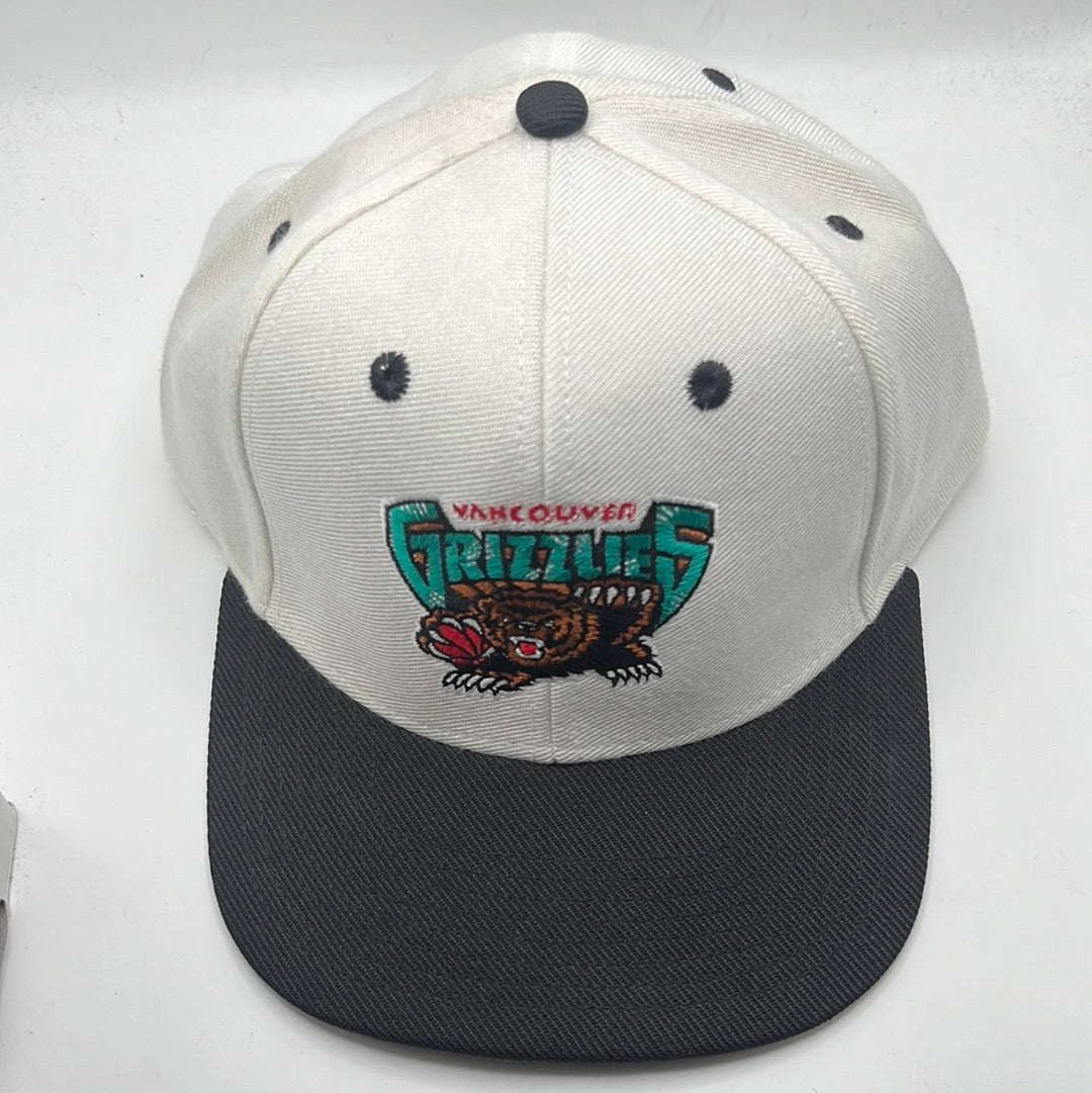 Vintage Vancouver Grizzlies NBA Adidas Hardwood Classic White/Black Snapback Hat