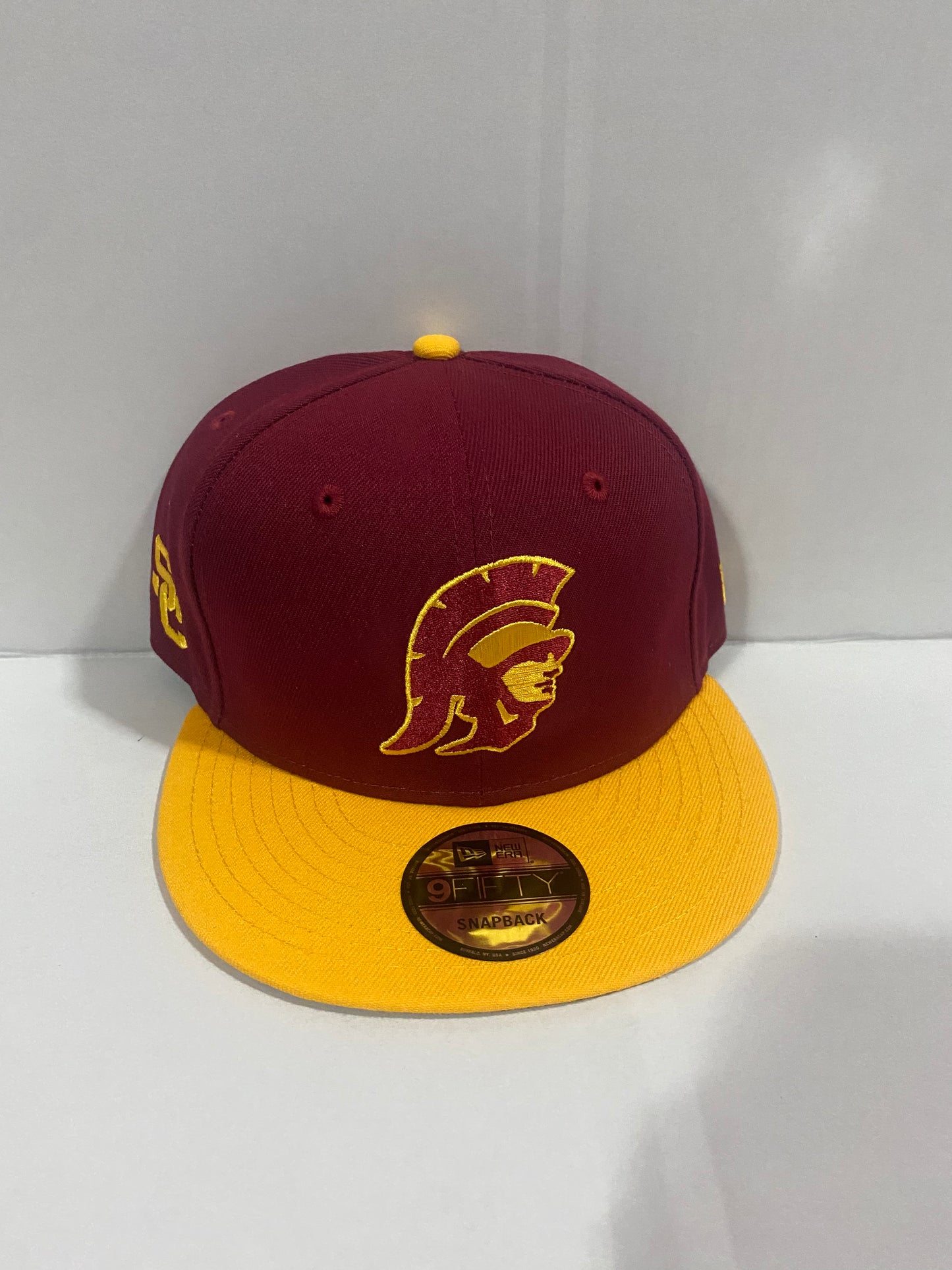 USC Trojans 9Fifty New Era Burgundy/Golden Yellow with Official Logo Snapback