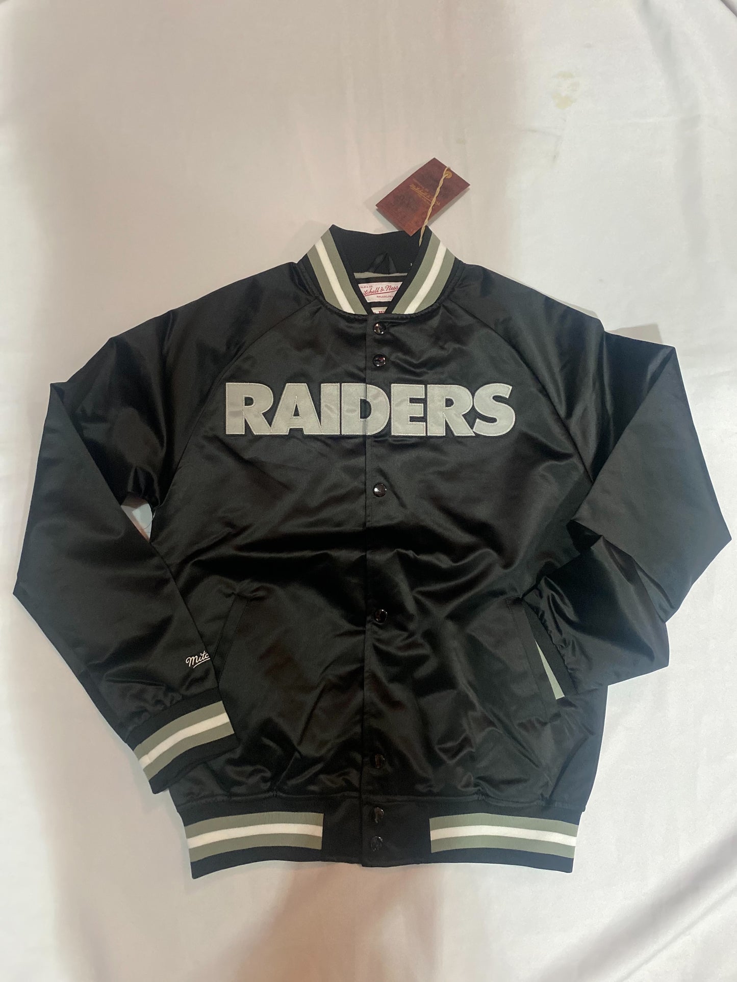 Las Vegas Raiders NFL Mitchell & Ness Lightweight Satin Men’s Throwback Jacket