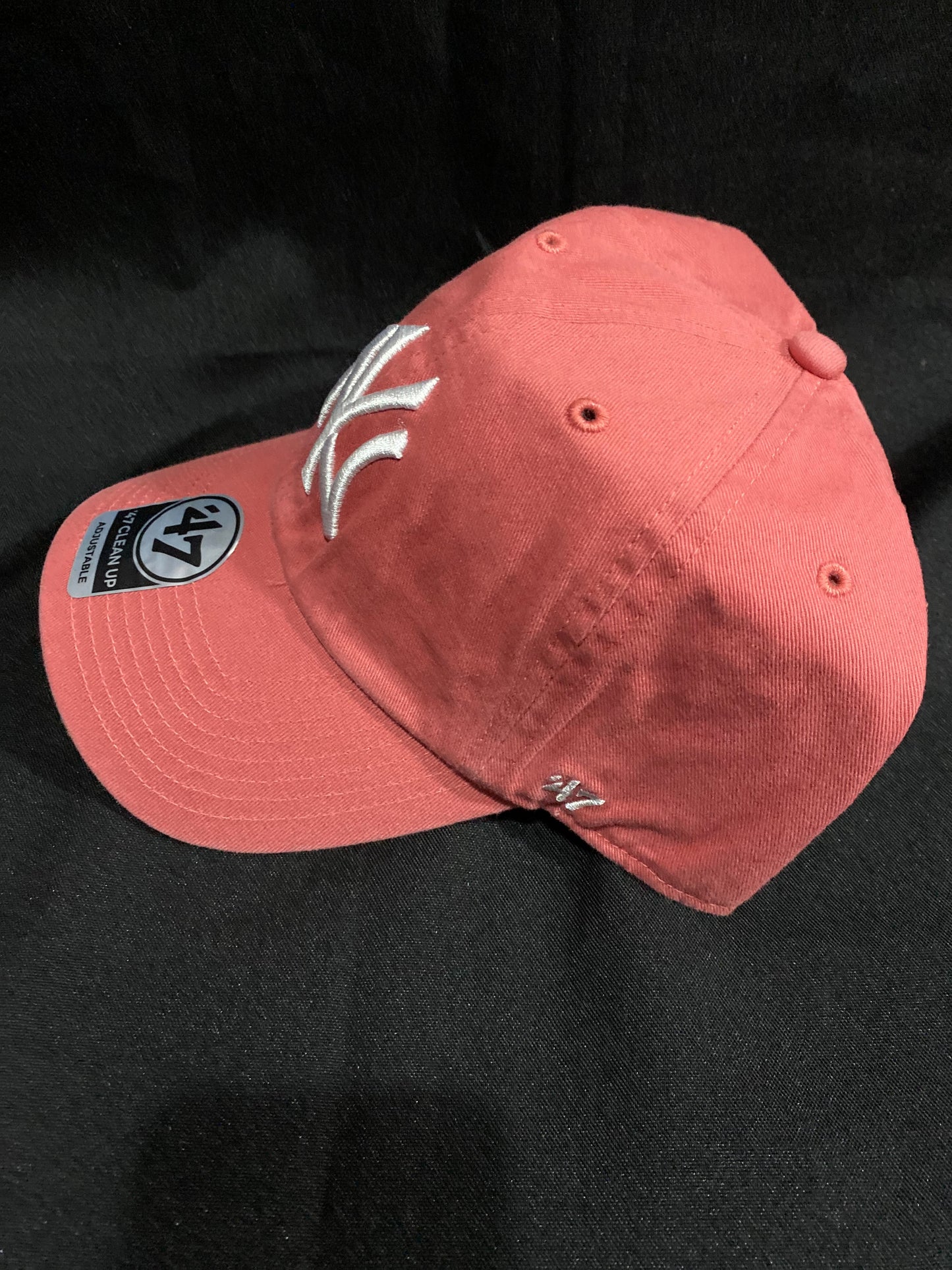 New York Yankees ‘47CleanUp Adjustable Hat Salmon