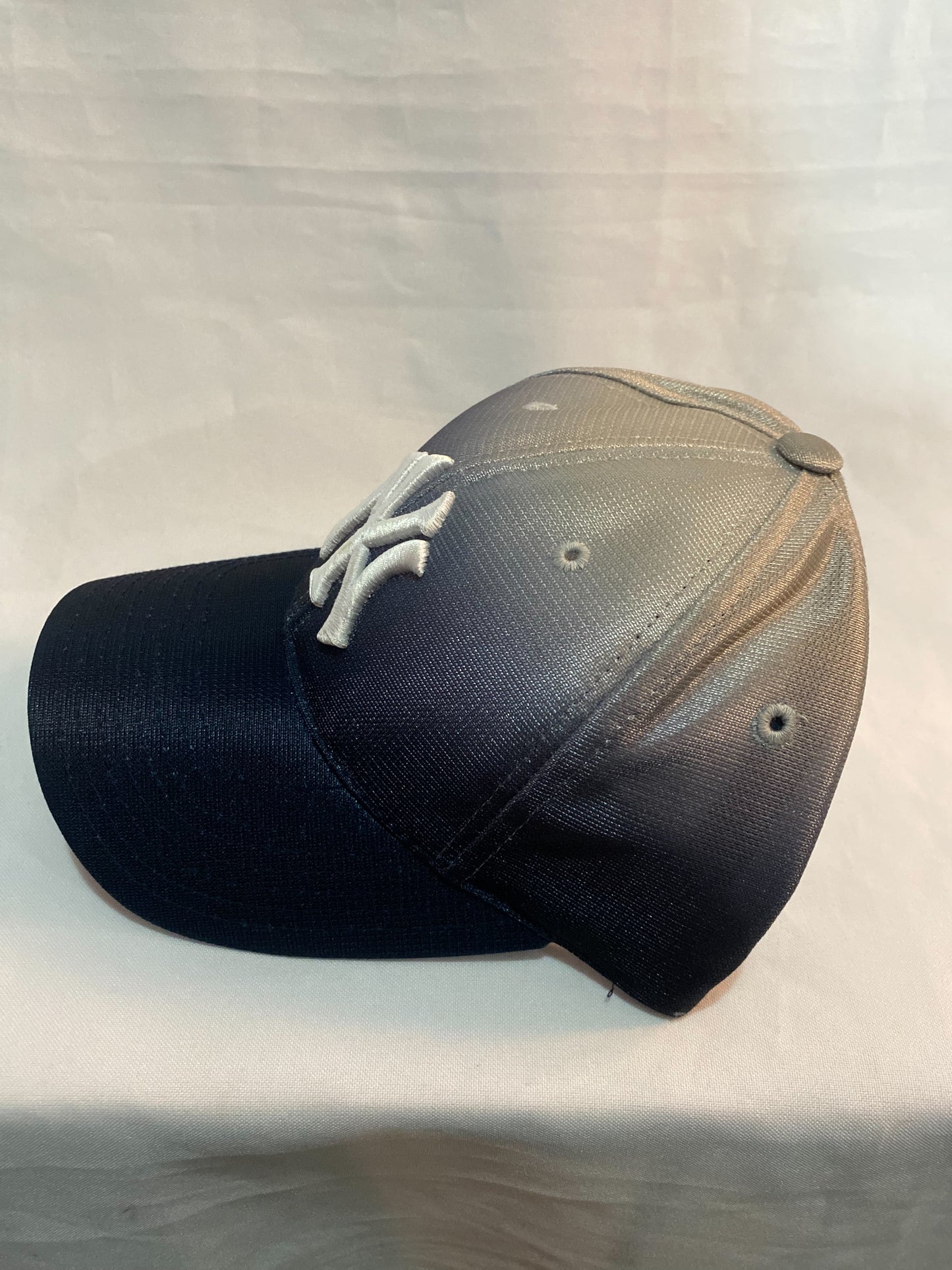 New York Yankees Ombré Puma Adjustable Hat