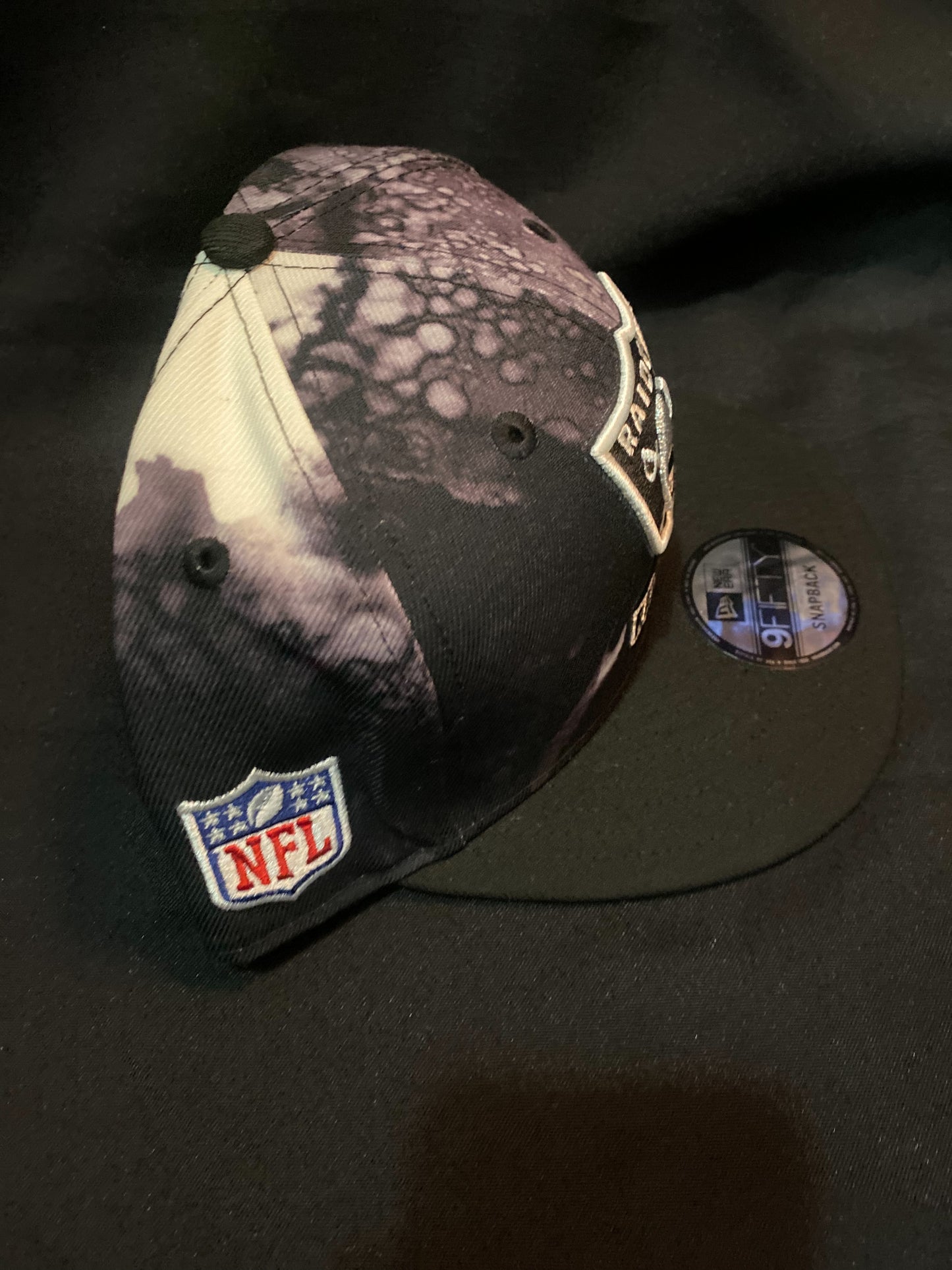 Las Vegas Raiders NFL Sideline Noir Watercolor Snapback