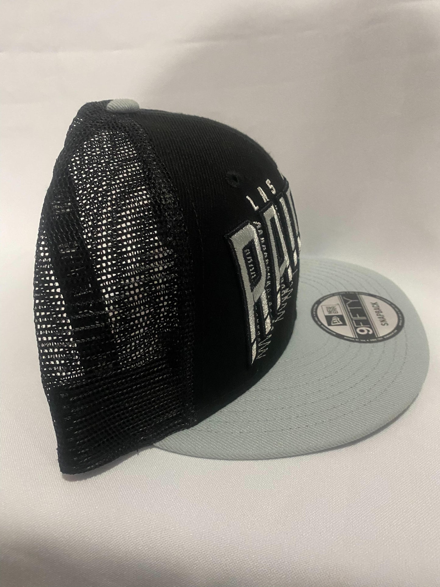 Las Vegas Raiders NFL 9Fifty Snapback Trucker Hat